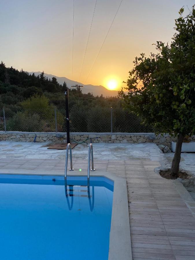 Old stone villa in Apokoronas Villa Nostalgia Kreta Fílippos Esterno foto
